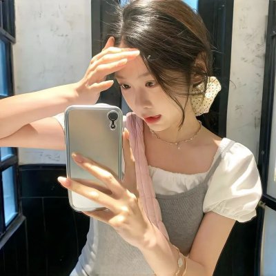 霓虹灯下的圣教士
